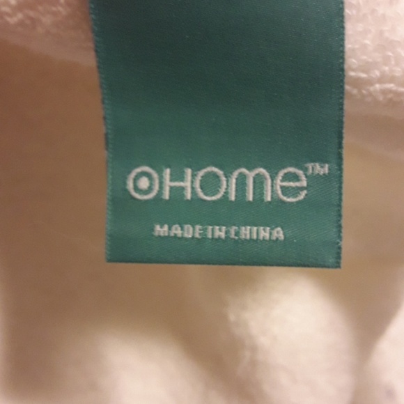 White Buffle Bath/Swim Towel With 3 Flower - Picture 6 of 6